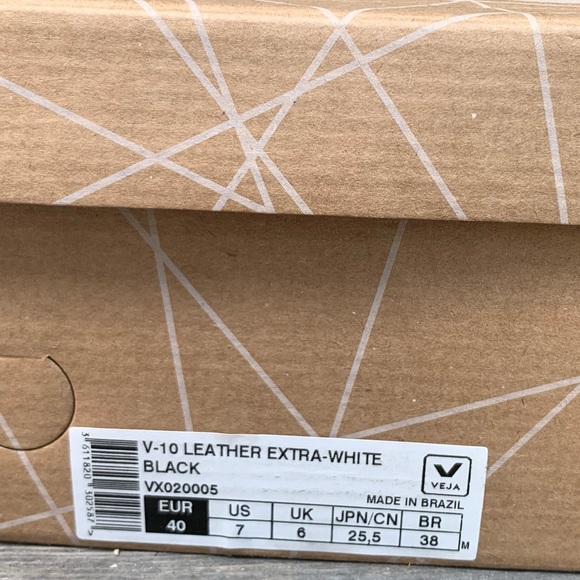 Veja V-10 white with black (BRAND NEW, NEVER WORN) - Picture 2 of 5